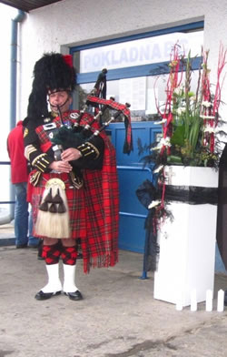 Cambridge Bagpiper