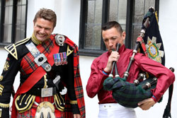 Cambridge Bagpiper with Frankie Dettori, Ladies Day, Newmarket 2015